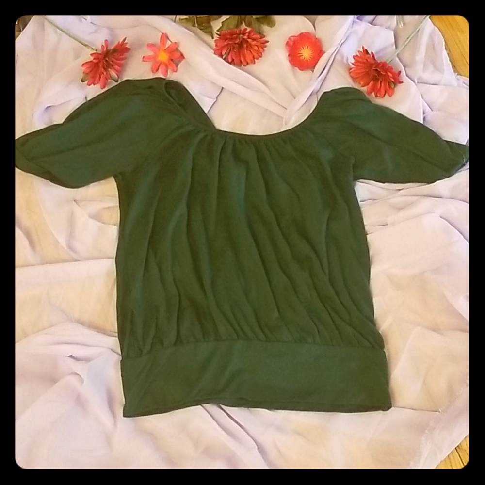 Green Open-Backed Gathered Quarter-Sleeved Shirt